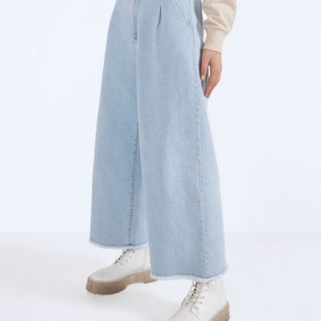 Culotte jeans with frayed hems