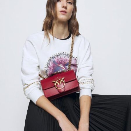 Tote bag with chain